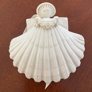 1995 Margaret Furlong Shell Ornament